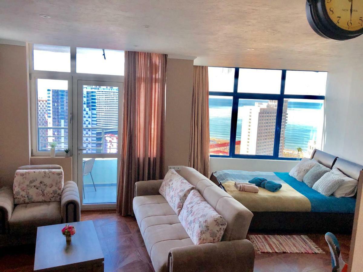 Cozy Bright Apartment With Amazing Sea View 바투미 외부 사진